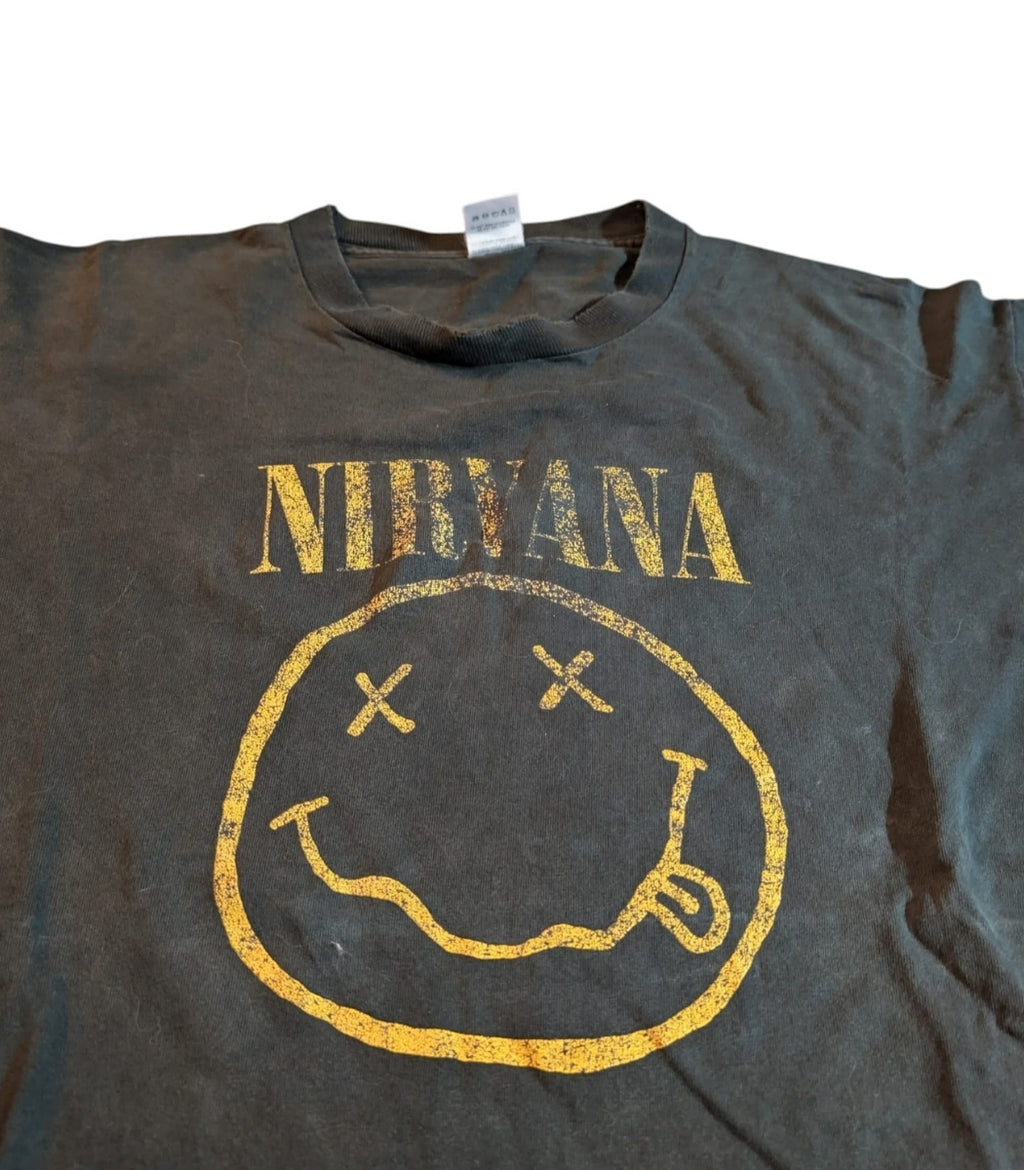 90s Nirvana "Smiley" distressed and faded t-shirt - Size XL